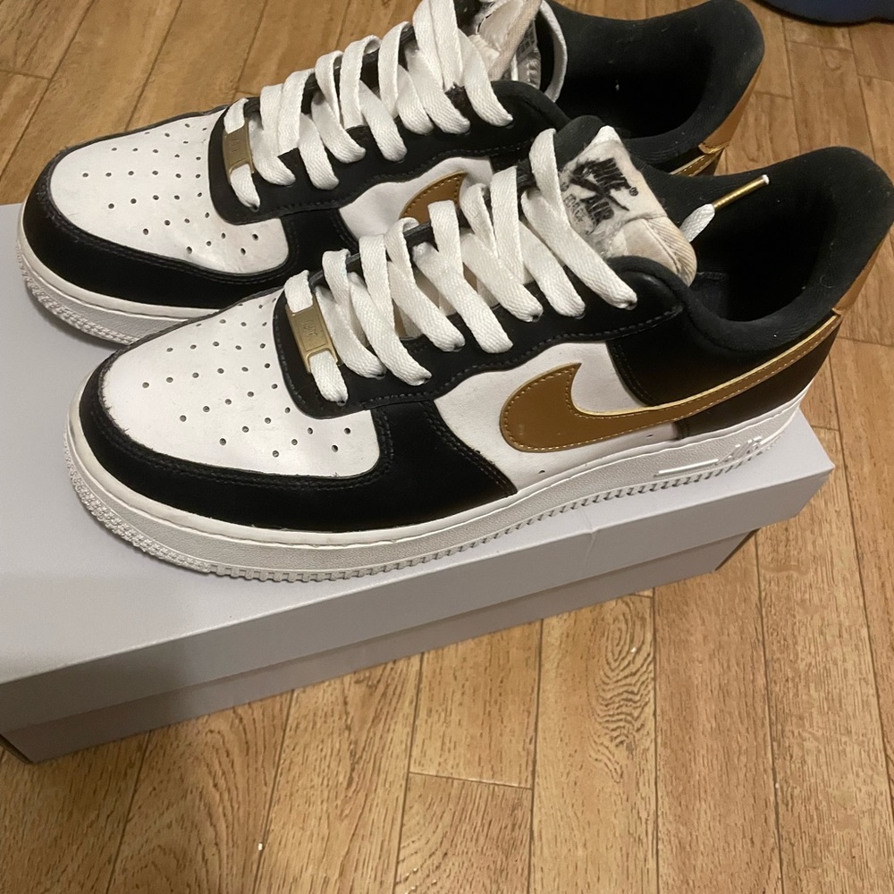 NIKE AIR FORCE 1 “BLACK GOLD”